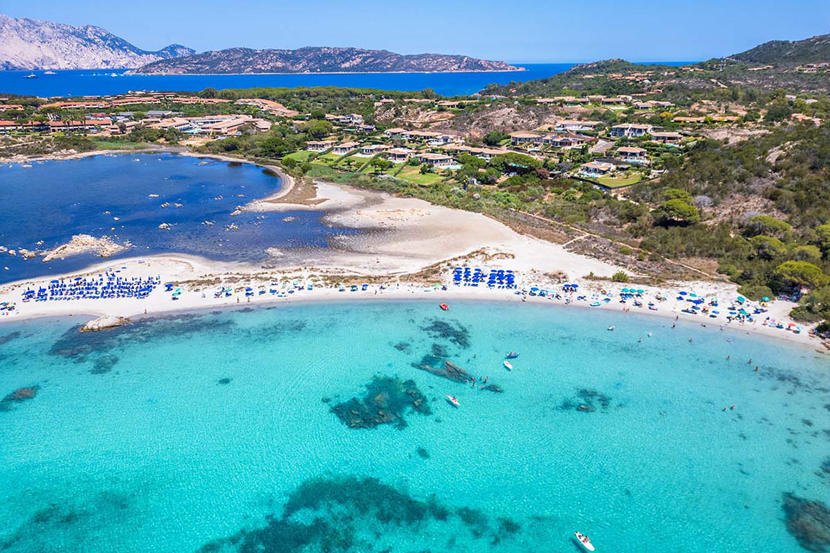 Gestione immobiliare a San Teodoro: conviene davvero affidarsi a un’agenzia?